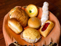 画像:菓子パン盛り合わせ   水曜日・木曜日・金曜日